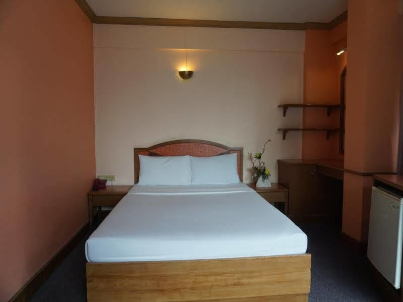 Tanaphat Hatyai Hotel Хат Яй Екстериор снимка